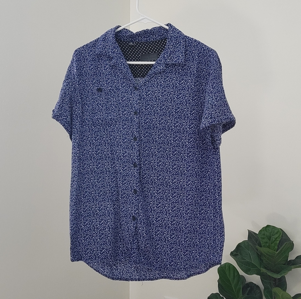 Blue short sleeve blouse with white dots